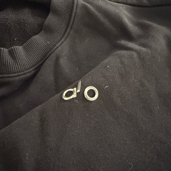 ALO Yoga Black Crewneck Sweatshirt with Small Logo - Picture 3 of 3